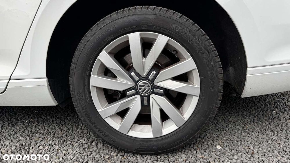 Volkswagen Passat - 34