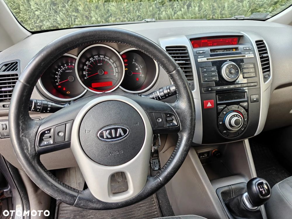 Kia Venga - 10