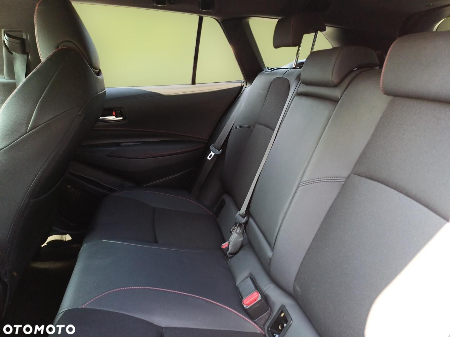 Toyota Corolla 1.8 Hybrid GR Sport Dynamic - 12