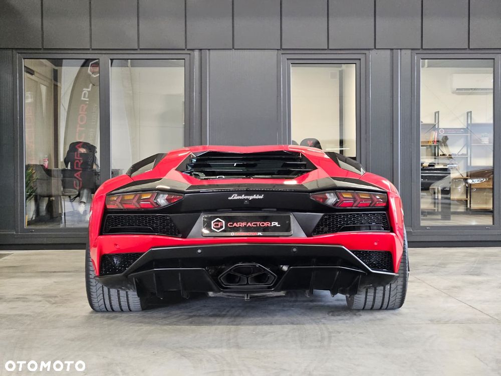 Lamborghini Aventador - 7