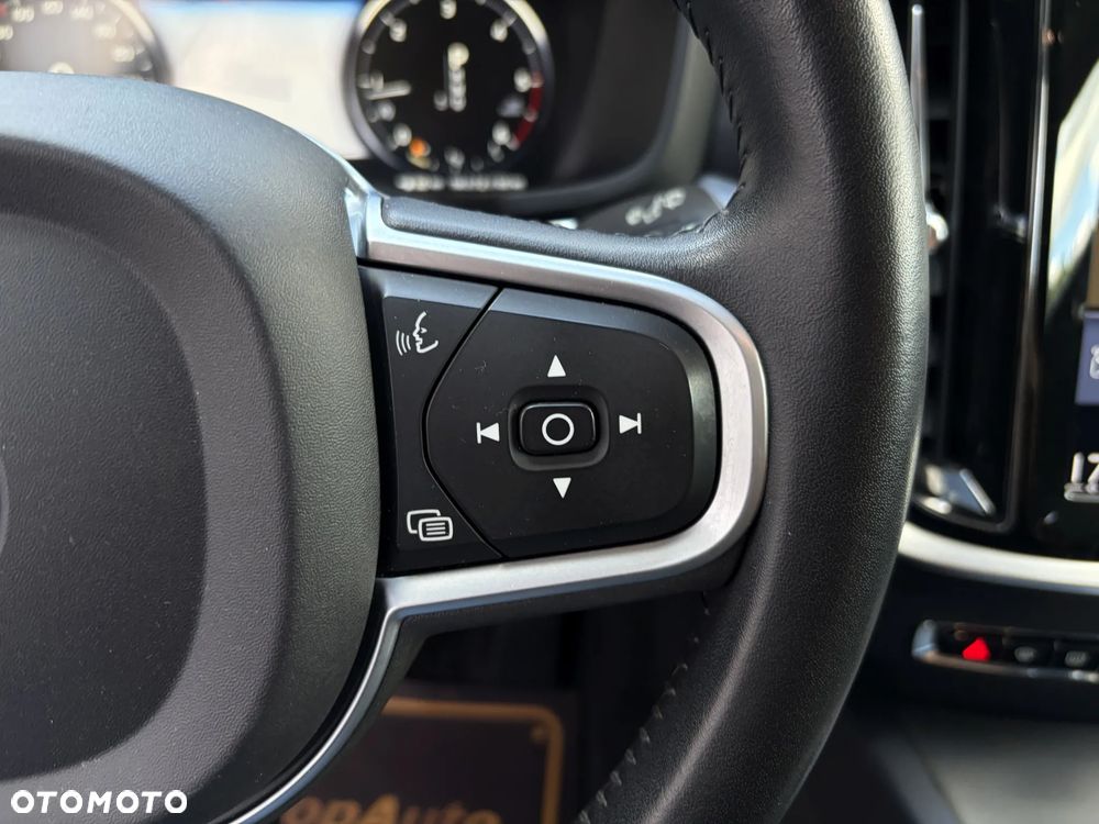 Volvo V60 D4 Geartronic Momentum Pro - 24