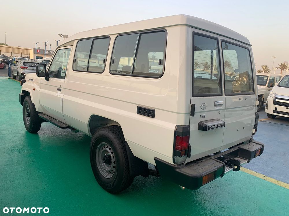 Toyota Land Cruiser - 7