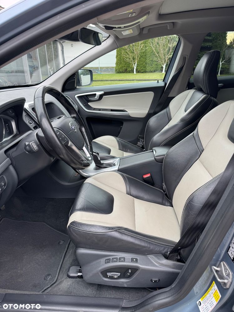 Volvo XC 60 T6 AWD Geartronic RDesign - 10