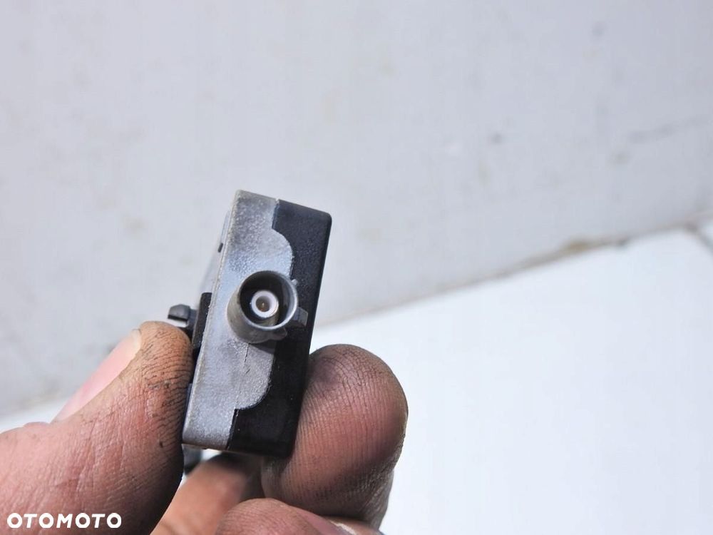 WZMACNIACZ ANTENY RENAULT LAGUNA III 282300002R - 3