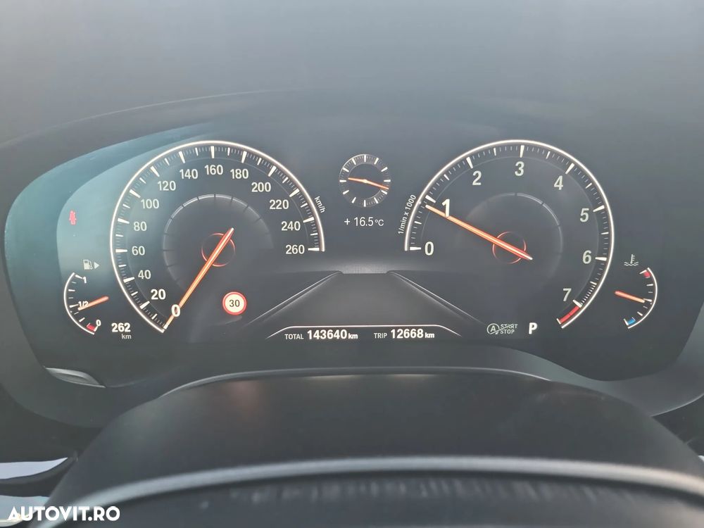 BMW Seria 5 520i AT - 11