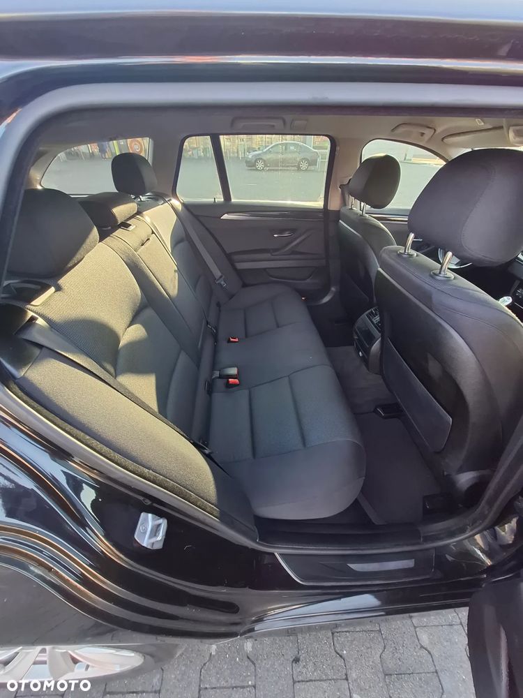 BMW Seria 5 525d - 12