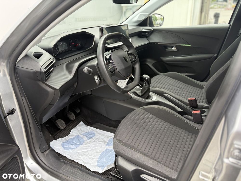 Peugeot 208 - 12
