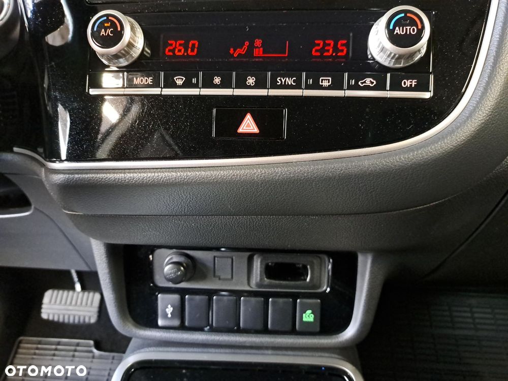 Mitsubishi Outlander - 26