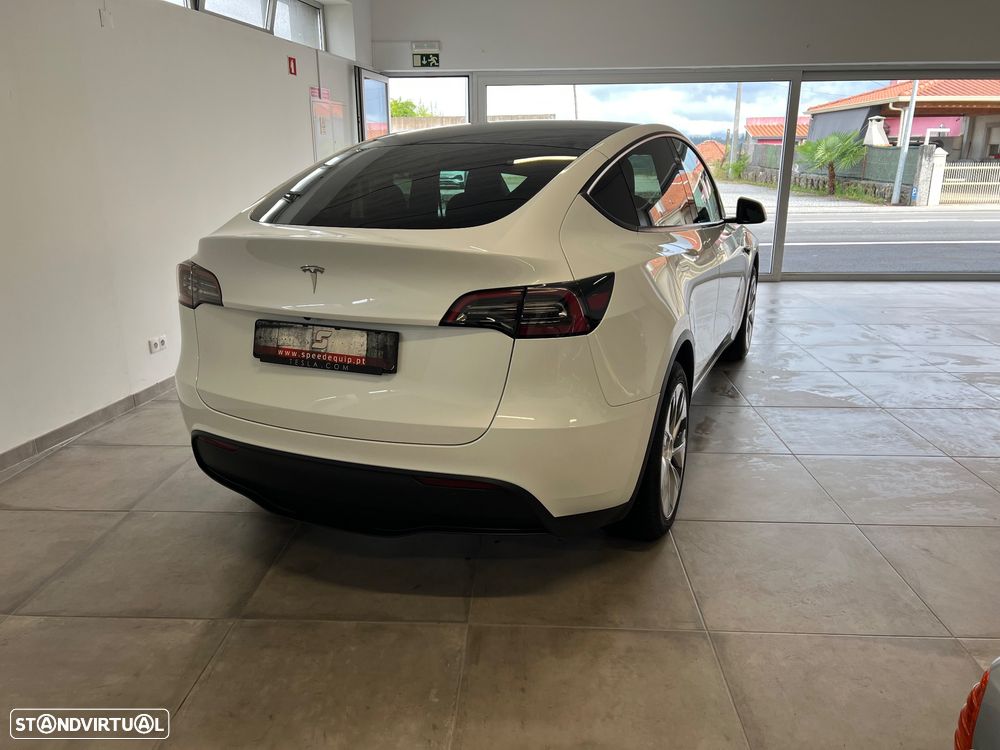 Tesla Model Y Standard RWD - 11