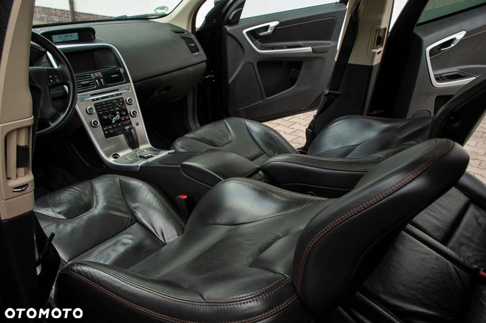 Volvo XC 60 D5 AWD Momentum - 24