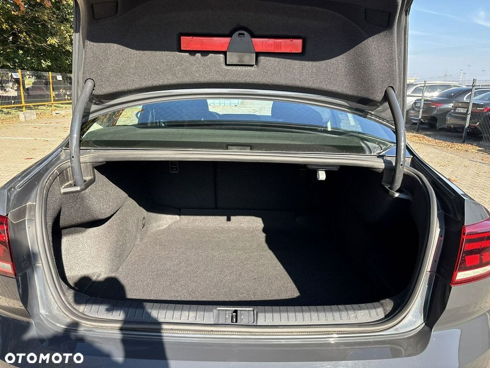 Volkswagen Passat 2.0 TDI EVO Essence - 21