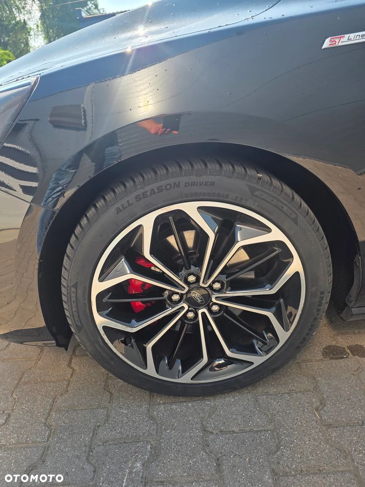 Ford Focus 1.0 EcoBoost ST-Line X - 24