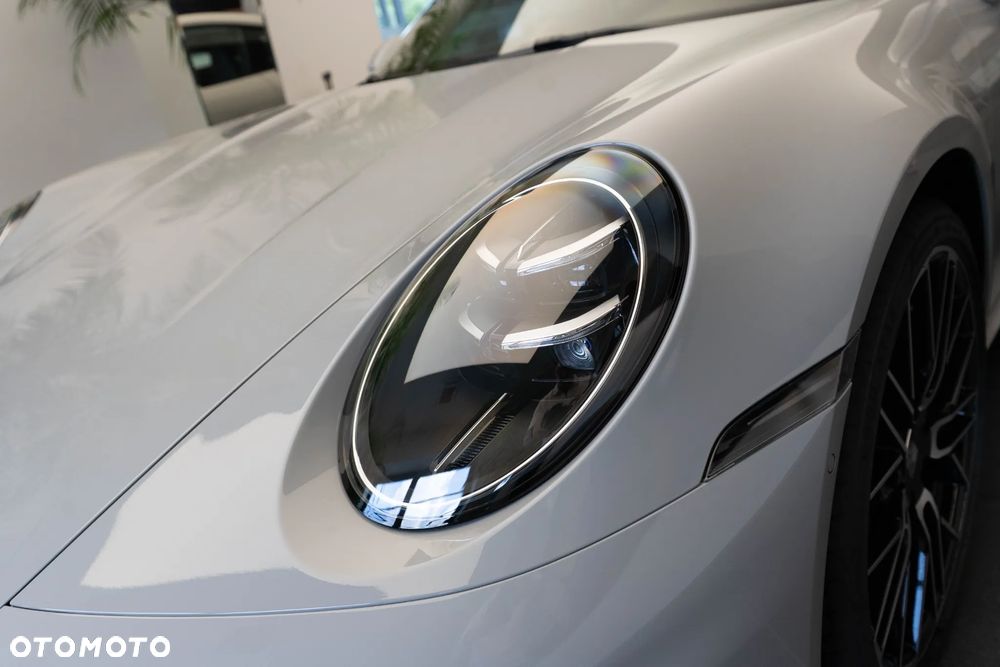 Porsche 911 Carrera 4S - 32