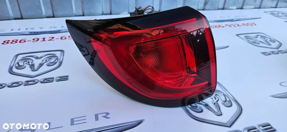 Chrysler Pacifica 2016- Lampa tył prawy Lampa tylna prawa P68229026AF Lampa tył lewy Lampa tylna lewa P68229027AF  LED IDEALNE - 4
