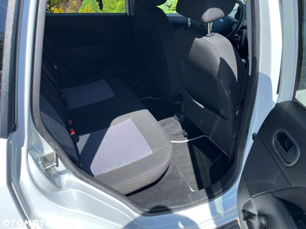 Ford Fiesta 1.4 Ambiente - 13