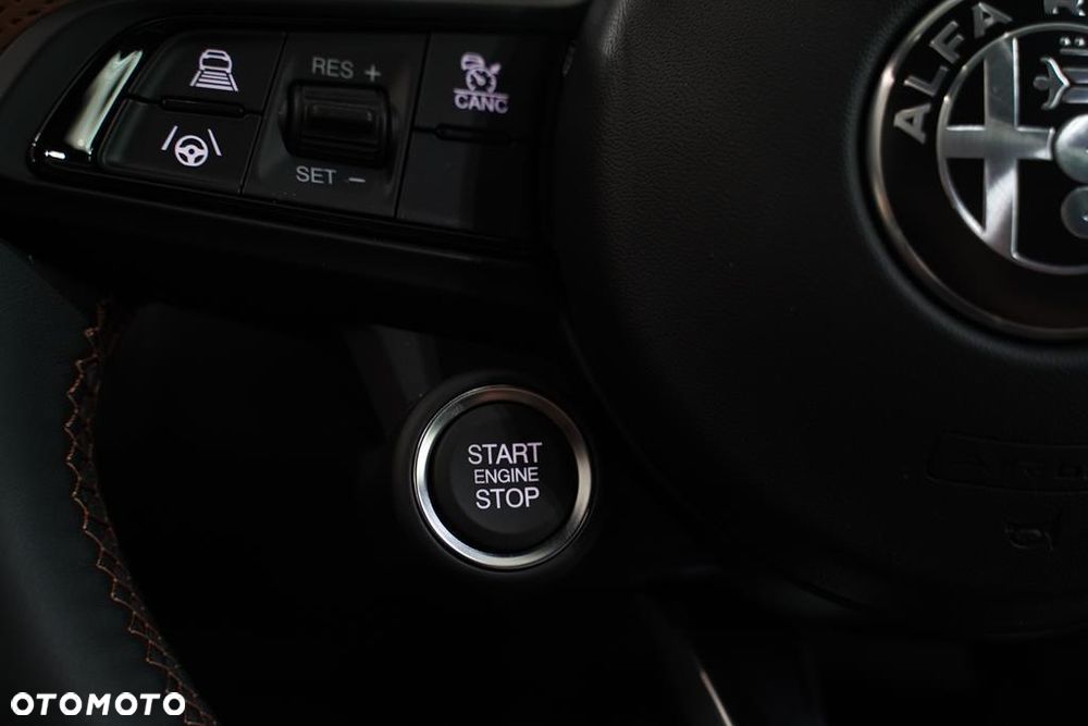 Alfa Romeo Giulia 2.0 Turbo Intensa Q4 - 15