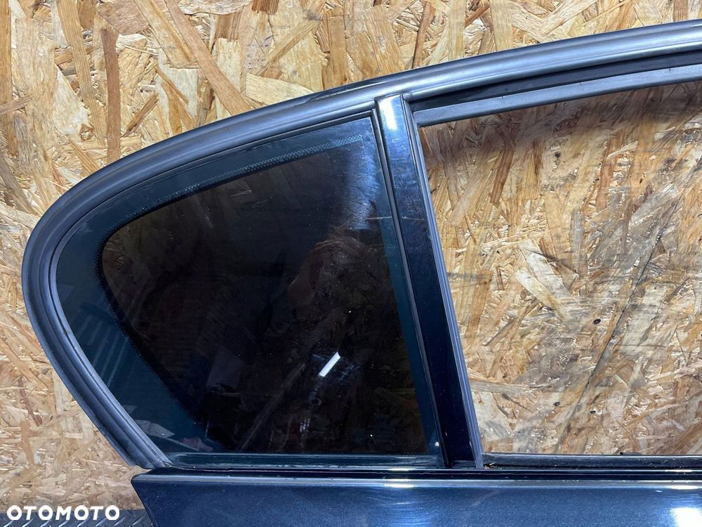 bmw 1 e81 e87 2010 tył strona prawa drzwi tylne 475/9 black sapphire - 2