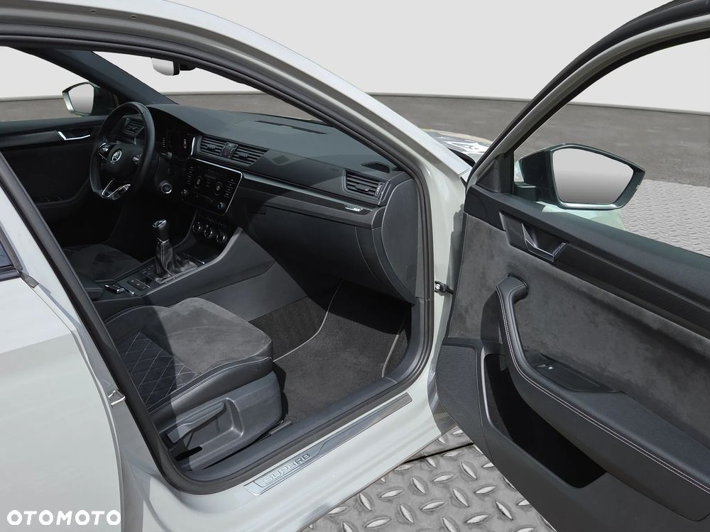 Skoda Superb 1.5 TSI Sportline - 37