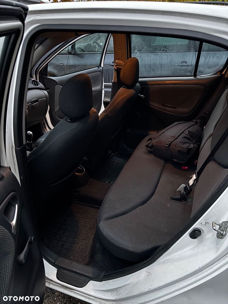 Toyota Yaris 1.3 Luna - 11