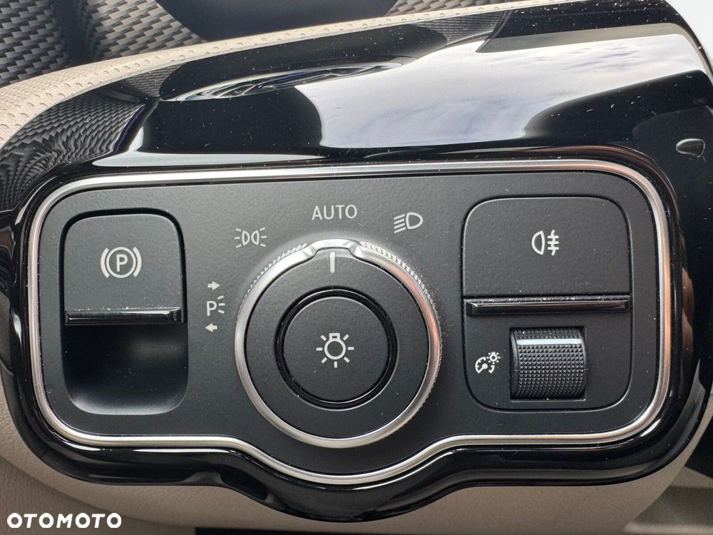 Mercedes-Benz CLA - 27