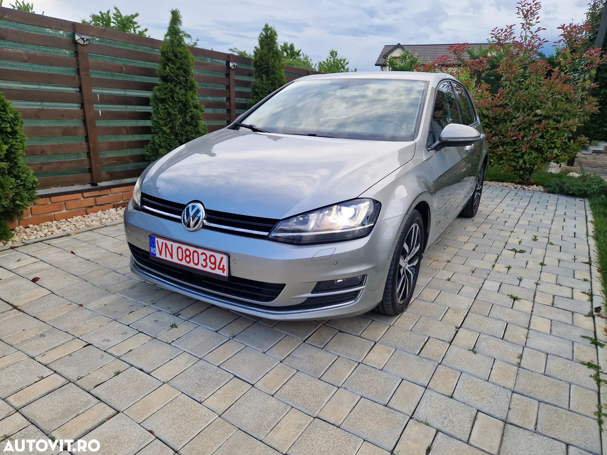 Volkswagen Golf 1.6 TDI DPF BlueMotion Technology Highline - 1