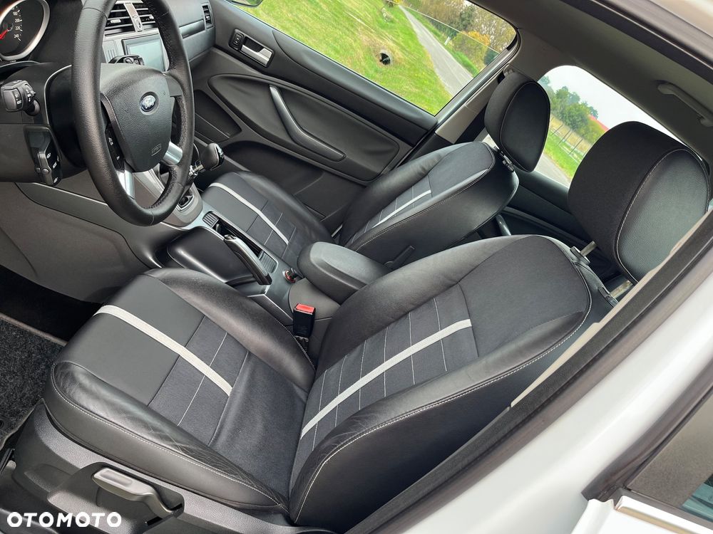 Ford Kuga 2.0 TDCi 4x4 Titanium - 14