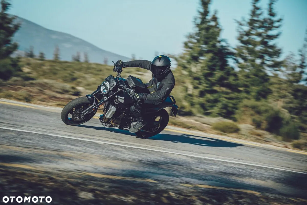Husqvarna Svartpilen - 24