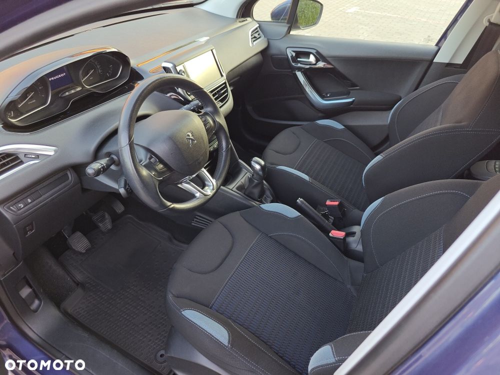 Peugeot 208 - 6