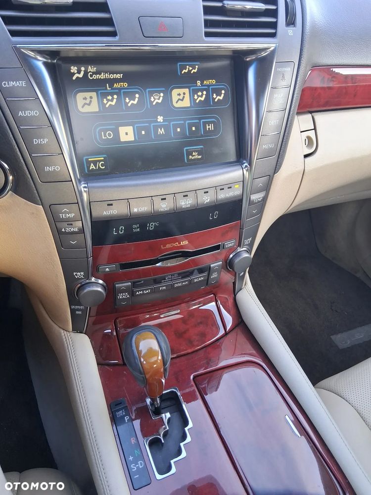 Lexus LS - 19