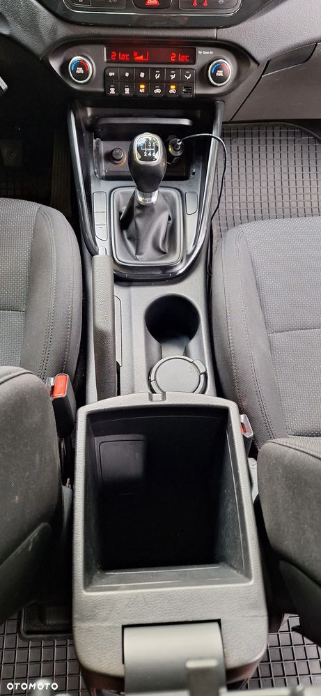 Kia Carens 1.6 GDI L 7os - 10