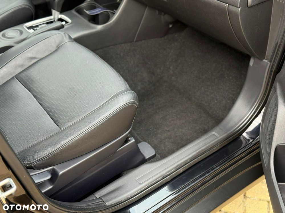 Mitsubishi Outlander - 9
