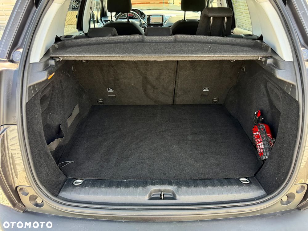 Peugeot 2008 1.2 Pure Tech Style S&S - 36