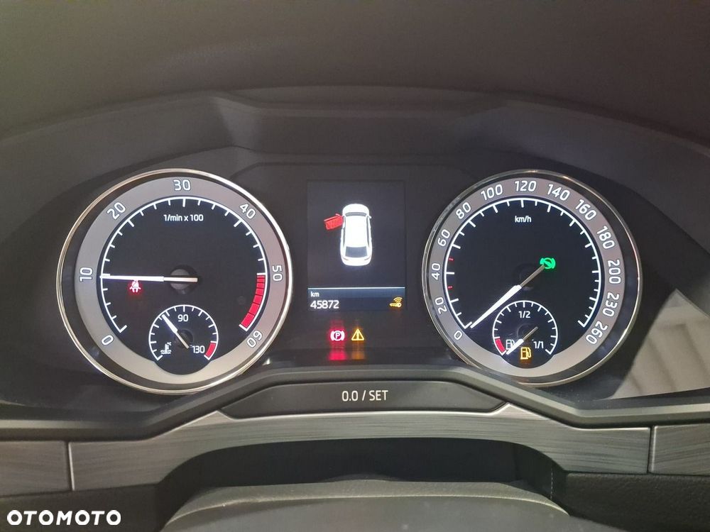 Skoda Superb 2.0 TDI SCR Ambition DSG - 27