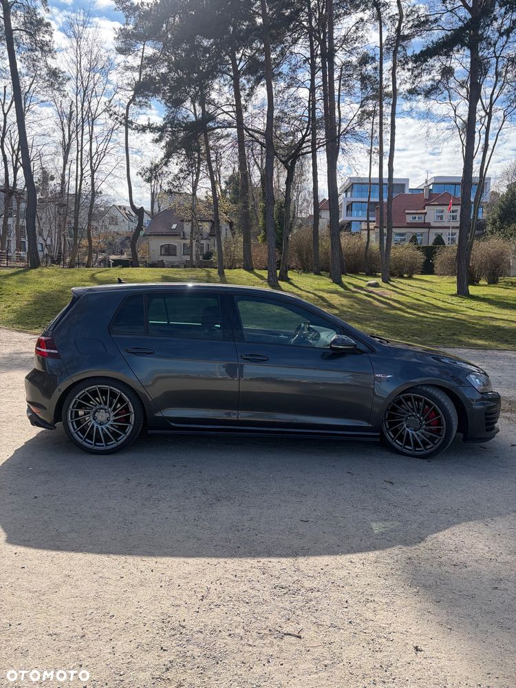 Volkswagen Golf - 38