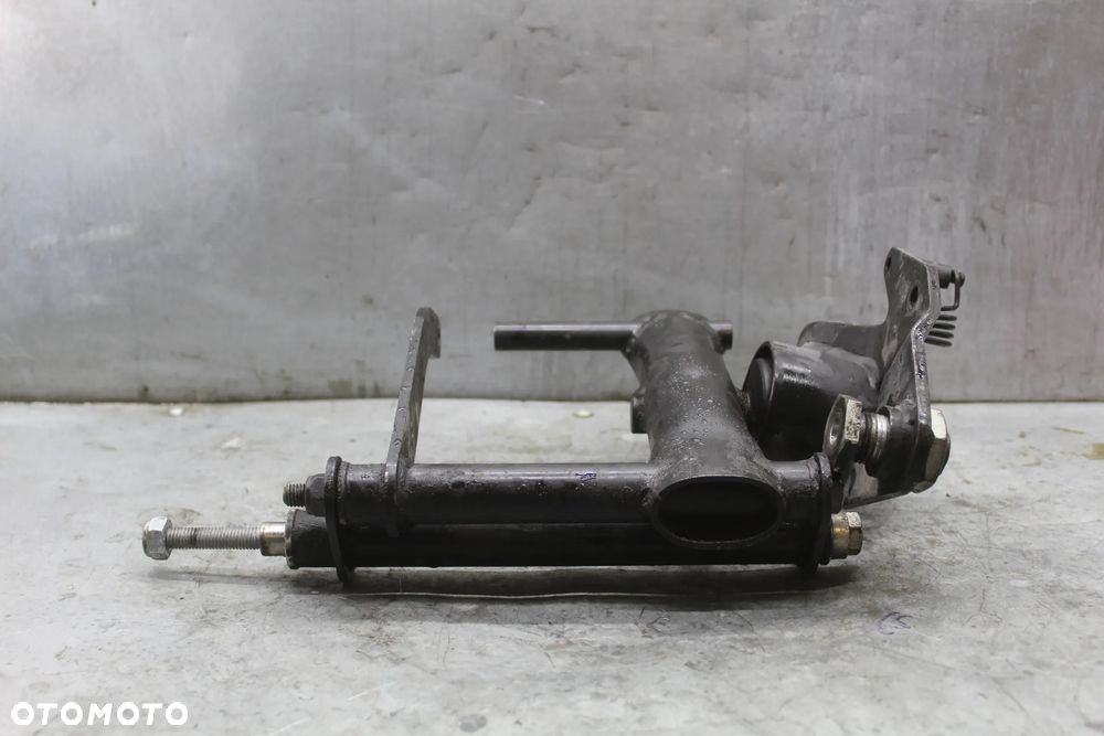 Piaggio X10 125 wahacz mocowanie silnika - 1