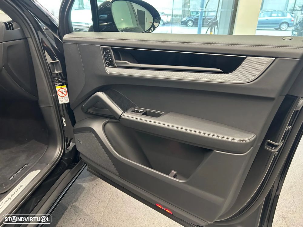 Porsche Cayenne - 21