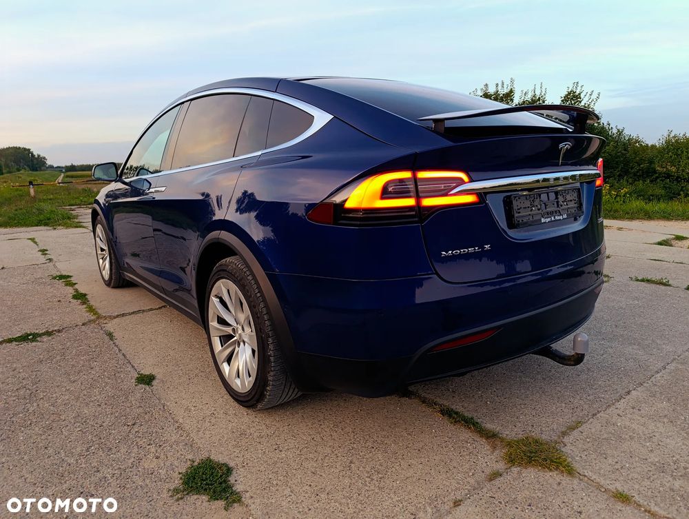 Tesla Model X - 18