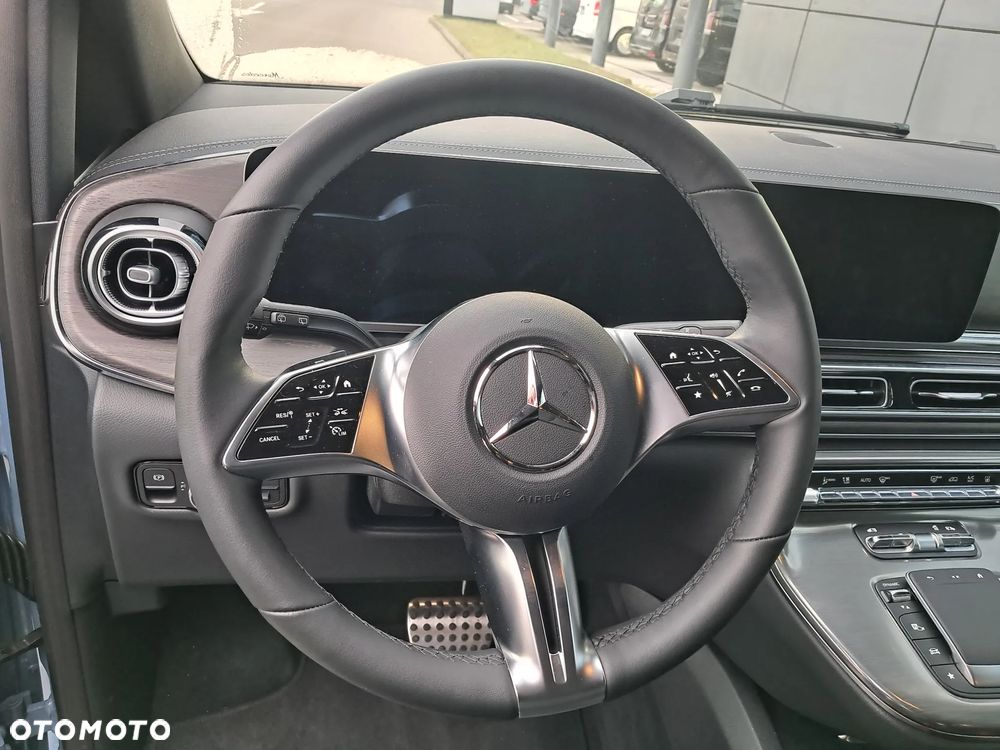 Mercedes-Benz Klasa V - 12