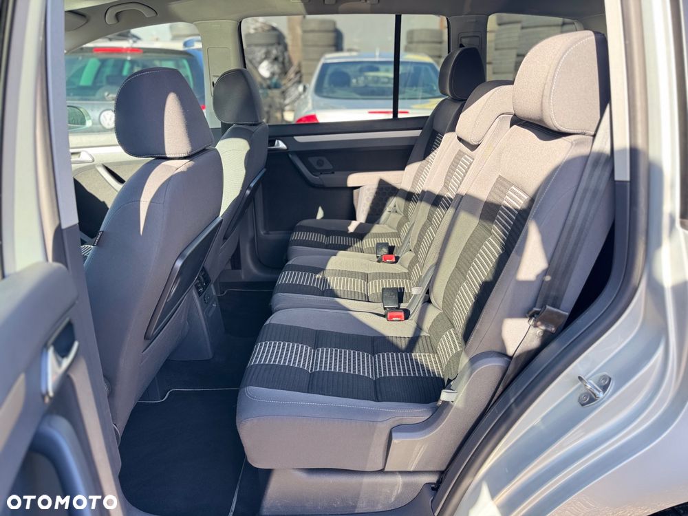 Volkswagen Touran - 17