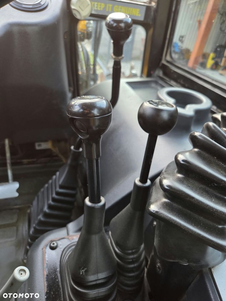 JCB 2CX - 28
