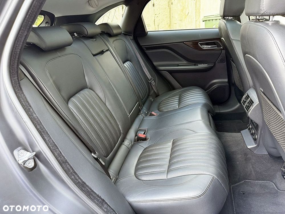 Jaguar F-Pace 2.0 i4D AWD Prestige - 15