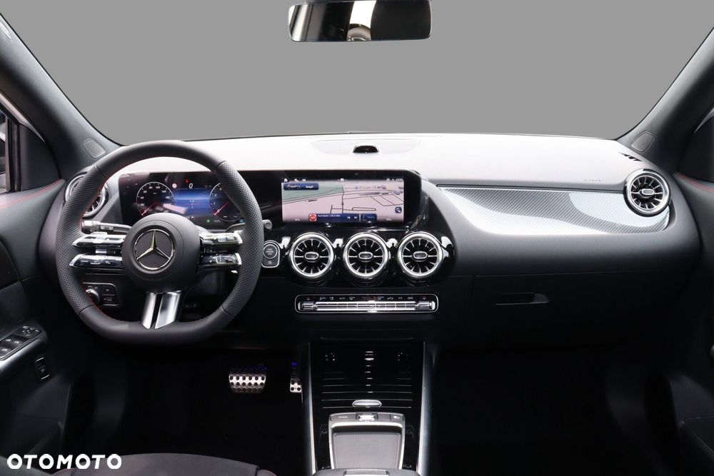 Mercedes-Benz GLA - 11