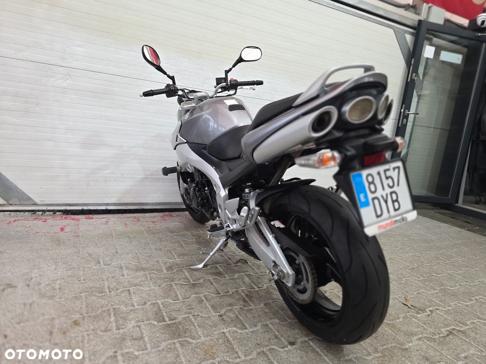 Suzuki GSR - 18