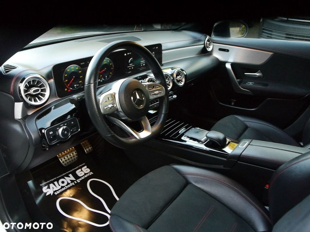 Mercedes-Benz CLA 200 7G-DCT AMG Line - 33