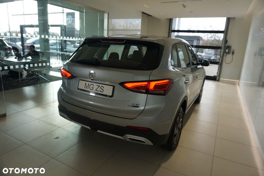 MG ZS - 16