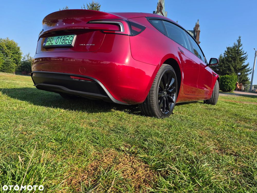 Tesla Model 3 2023 photo 2