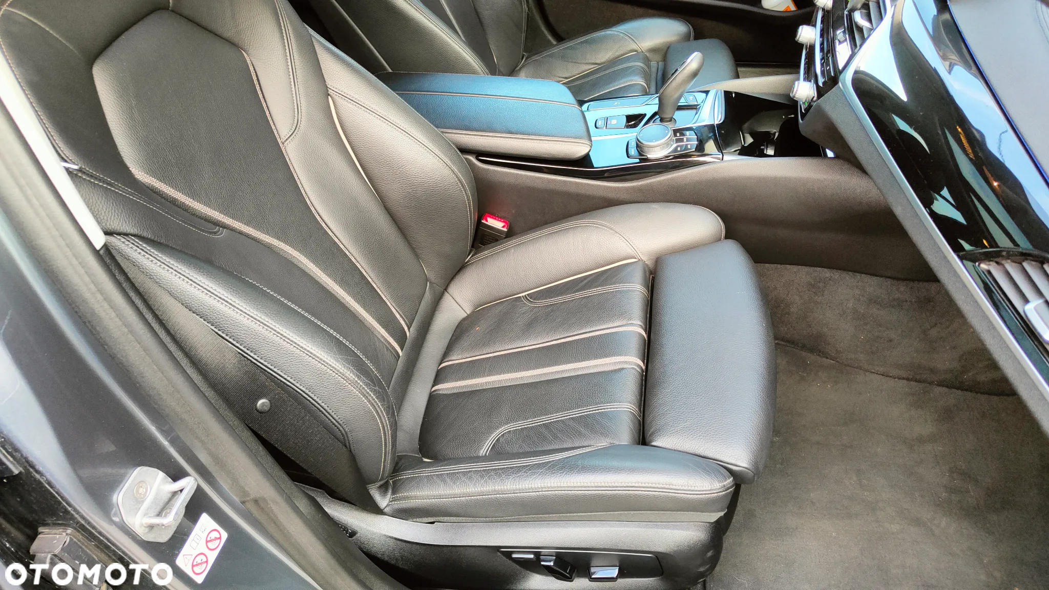 BMW Seria 5 530d xDrive Touring Sport Line - 16