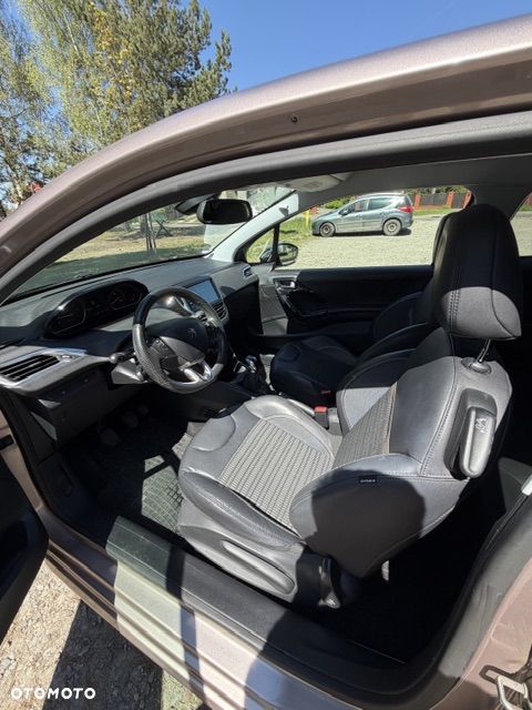 Peugeot 208 - 11