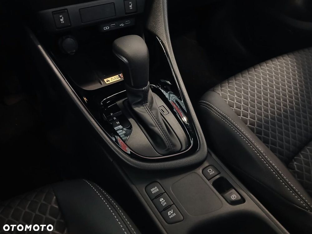 Toyota Yaris Hybrid 1.5 Executive - 14