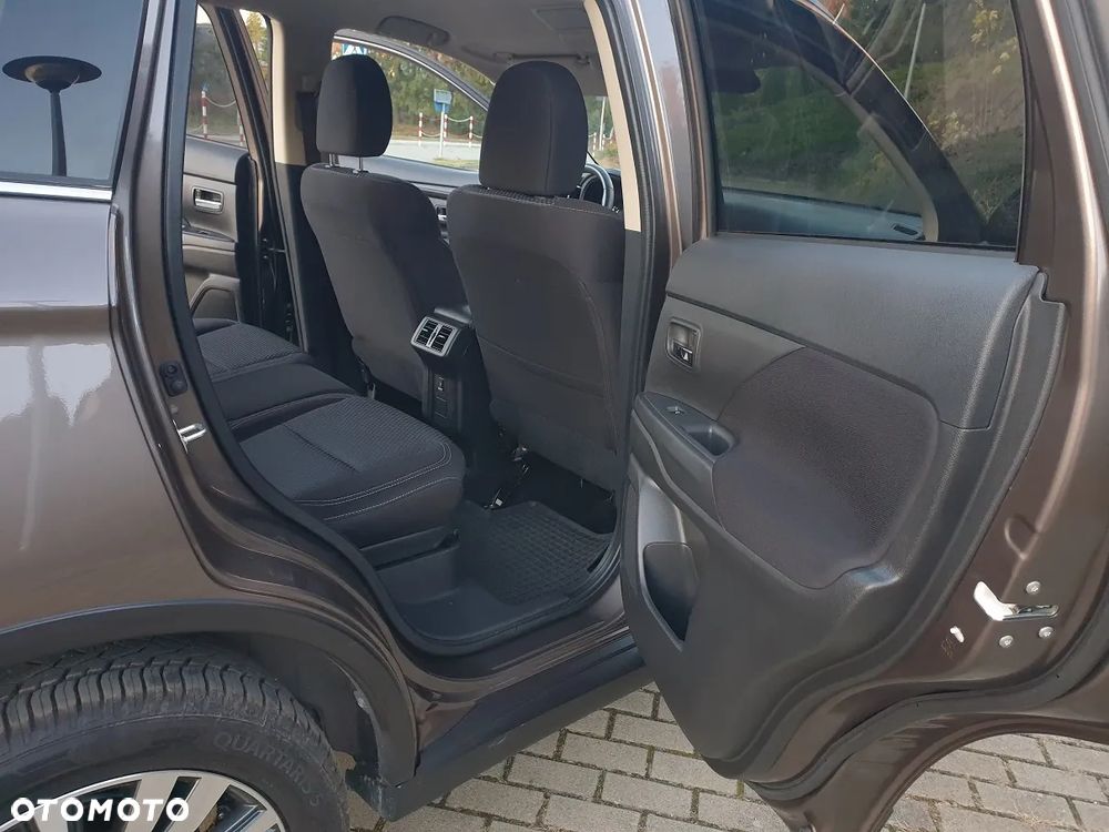 Mitsubishi Outlander 2.0 Instyle Navi 4WD CVT - 26